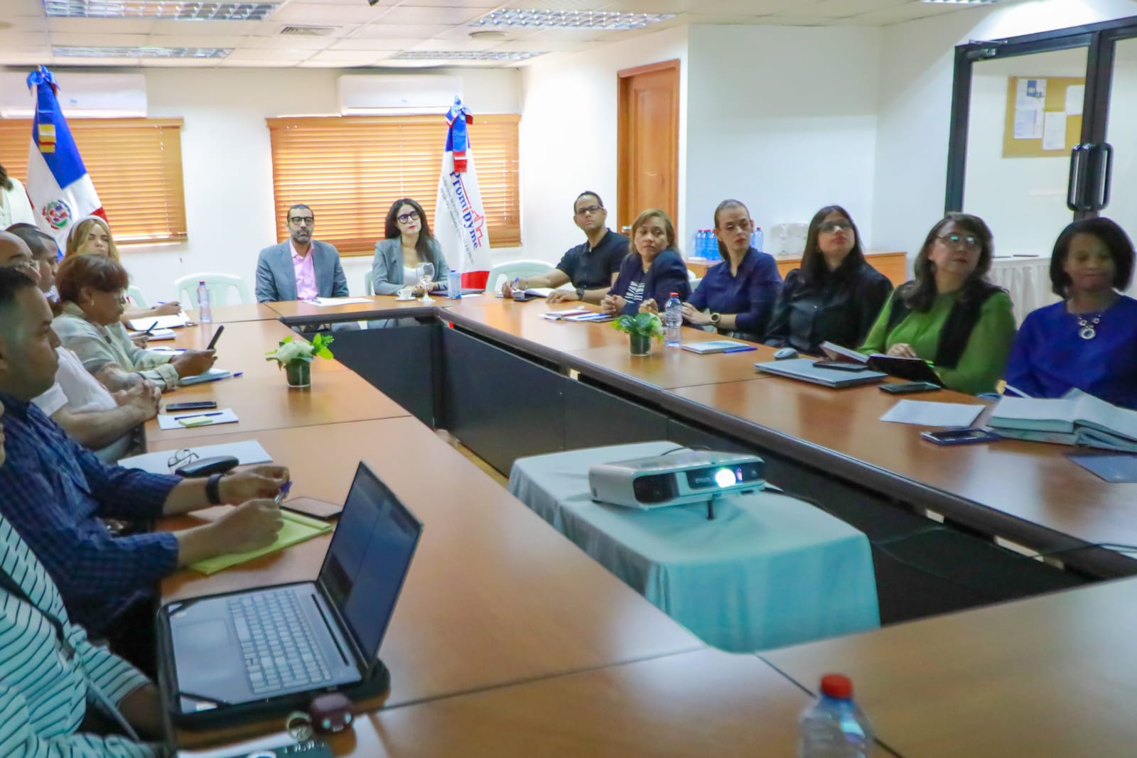 Ejecutivos Promipyme participan taller sobre Caf